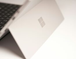 white-laptop-computer-on-white-table